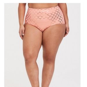 Scaled swim bottom